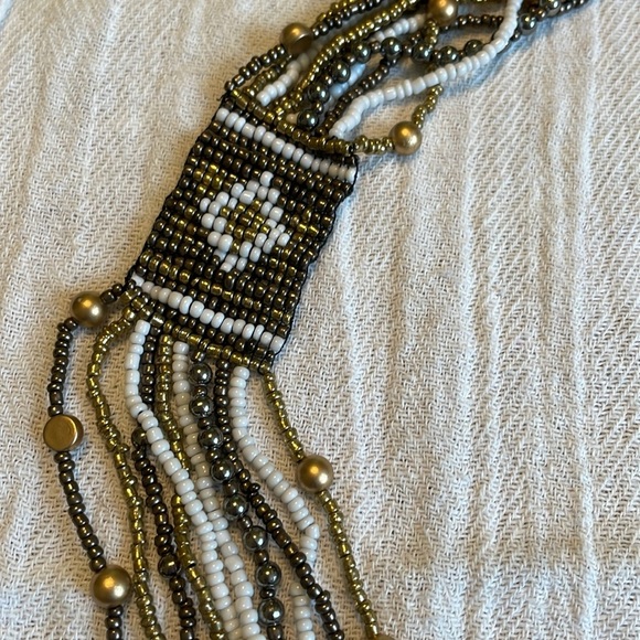 Beautifully beaded necklace - Picture 3 of 3